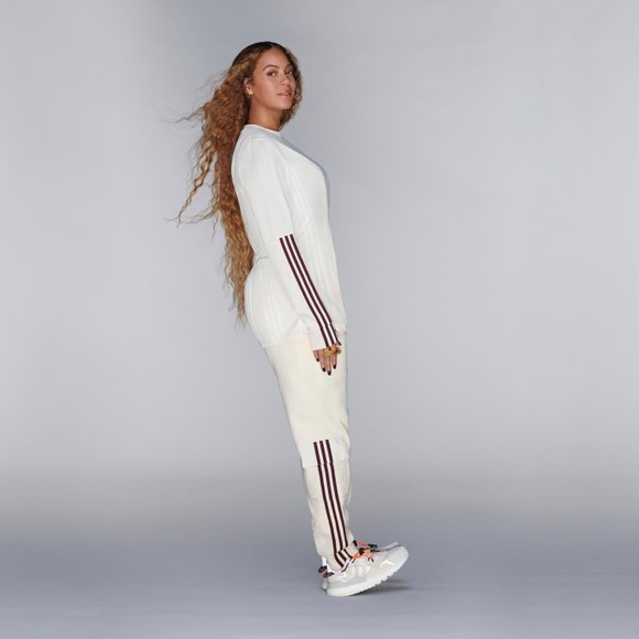 New IVY PARK x ADIDAS SOCCER JERSEY by Beyoncé - Picture 5 of 8